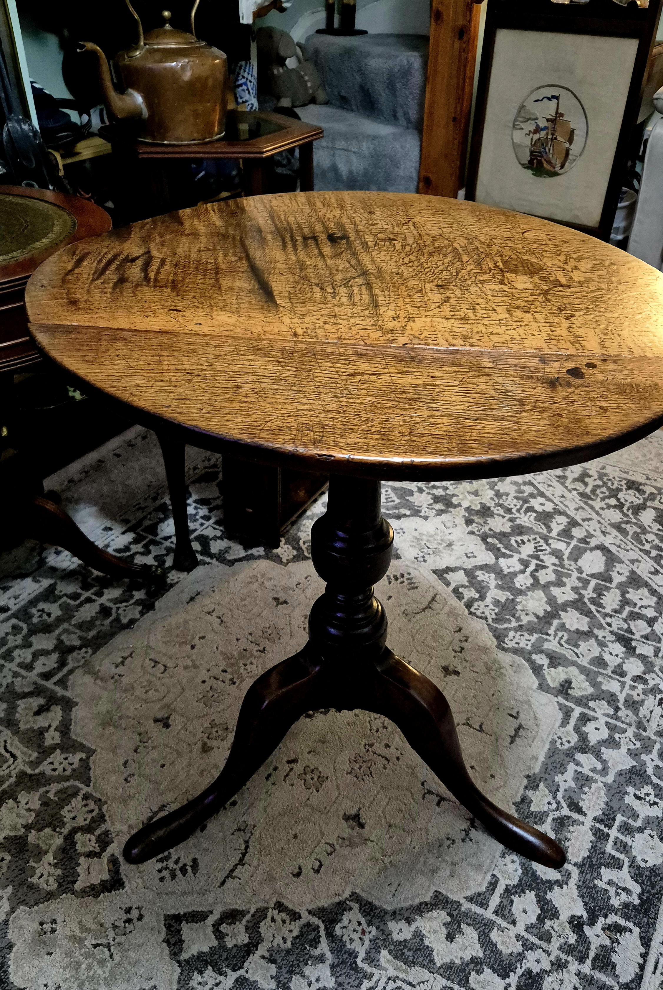 Lovely round solid oak table, with good age and patina, on q